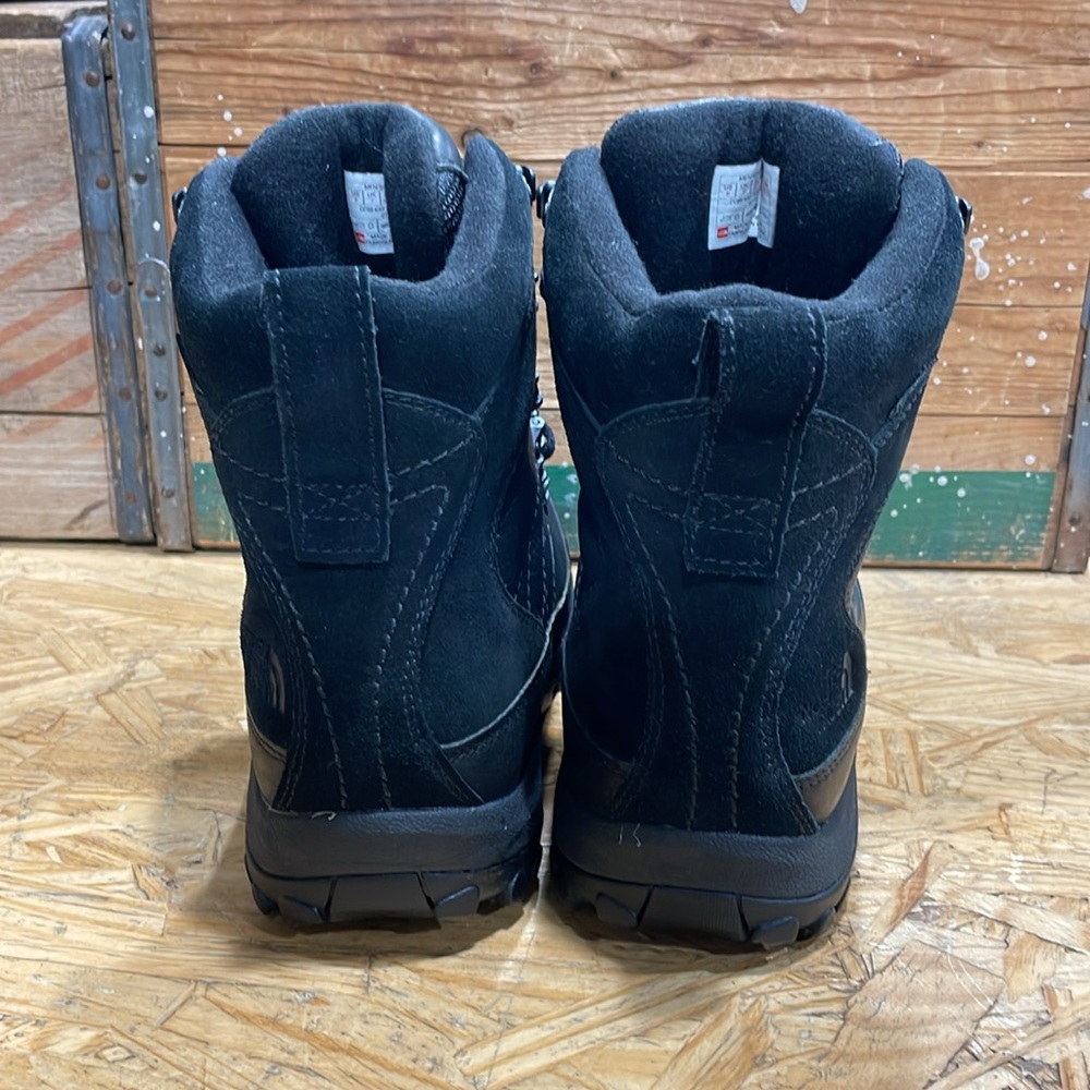 Brand new unworn The North Face Chilkat waterproof boot in black leather. - Picture 3 of 6